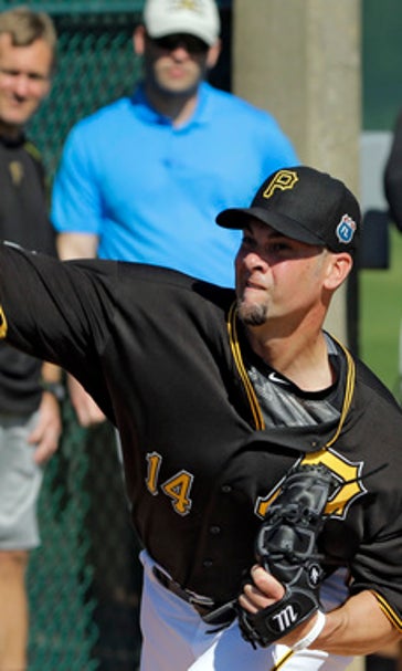 Veteran pitcher Vogelsong hoping to catch on with Pirates